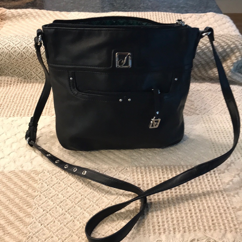 Stone Mountain black leather handbag-New